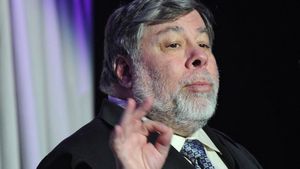 Стив Возняк вновь призвал к контролю над ИИ для защиты от мошенников