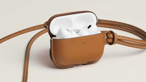 Hermès выпустила элитный чехол и ремешок для AirPods Pro