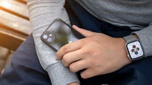 Apple разрабатывает технологию, которая позволит сделать экраны iPhone и Apple Watch более долговечными