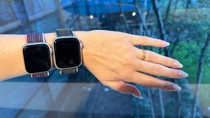 Apple хочет сделать экран Apple Watch, который будет оборачиваться вокруг запястья