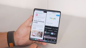 Samsung показала как превратить два iPhone в один Galaxy Z Fold