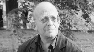 Умер переводчик и радиоведущий Леонид Володарский