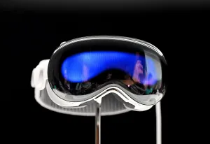 Гурман: Apple разрабатывает Vision Pro нового поколения — недорогую и мощную модели