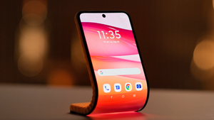 Motorola представила смартфон, который можно носить на запястье