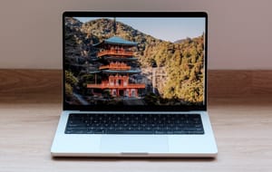 MacBook Pro с чипом M3 продают в DNS по цене 240 тысяч рублей