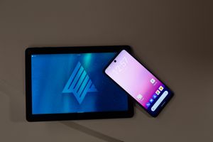 В России стартовали продажи планшета и смартфона на ОС «Аврора»