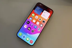 iPhone 15 в России подешевел на 30%