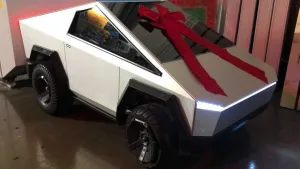 Tesla представила мини-CyberTruck для детей – машинка разгоняется до 16 км/ч