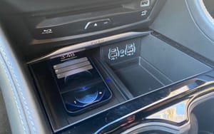 В iOS 17.2 исправлена ошибка, препятствующая работе беспроводной зарядки в некоторых автомобилях