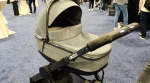 На CES 2024 была представлена коляска с ИИ, укачивающая ребёнка и защищающая его от киднеппинга
