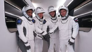 Капсула SpaceX Crew Dragon с российским космонавтом успешно пристыковалась к МКС