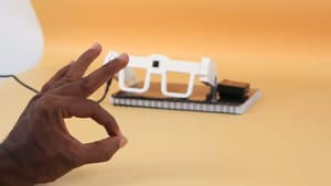 Новаторские смарт-очки превращают язык жестов в речь