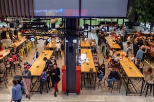 В крупных московских фудмоллах появился высокоскоростной интернет