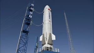 В КНР успешно завершились испытания первой китайской многоразовой ракеты