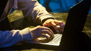 Чаще всего мошенники подделывают сайты инвестиций и популярных брендов