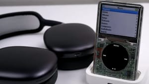 Энтузиаст добавил в iPod Classic вибромотор, Bluetooth и SSD