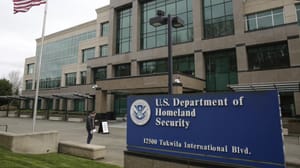 Хитроумную схему подделки продукции Apple раскрыли благодаря случайной остановке автомобиля