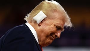 Открыть и обезвредить: Трамп требует от Apple помощи в расследовании покушений