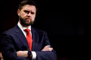 Эксперт по шпионажу предупредил Джей Ди Вэнса, что Apple Watch представляют серьёзный риск для контрразведки