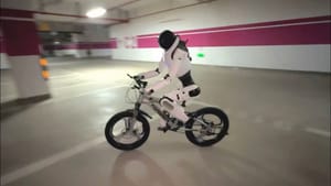 AgiBot: робот, который сам осваивает новые навыки — даже езду на велосипеде