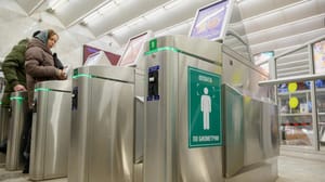 В Петербурге с 4 марта оплатить проезд биометрией можно на двух станциях метро