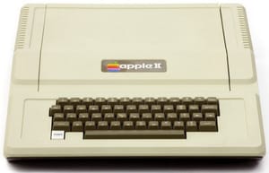Редчайший компьютер Apple II с автографом Джобса продаётся в России