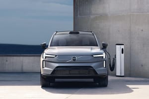 Лидар на электрокаре Volvo повредил камеру iPhone 16 Pro Max при съёмке в автосалоне