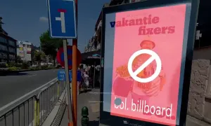 Инженер создал блокировщик рекламы для реального мира с помощью AR-очков