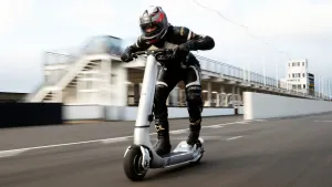 Скутер быстрее Tesla: британцы представили 100-мильный «The Turbo»