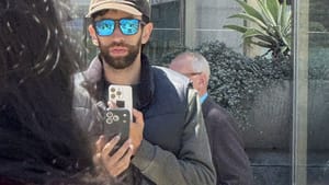 iPhone 17 засняли в руках тестировщика на улице