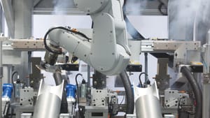 Apple требует от поставщиков перехода на автоматизацию