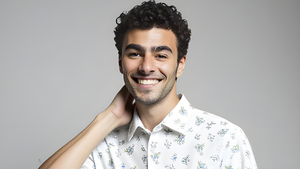 Компания Shein использовала лицо Луиджи Манджоне для продажи рубашки