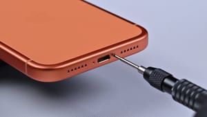 Энтузиаст увеличил память в iPhone 17 Pro Max до 1 ТБ — но с риском