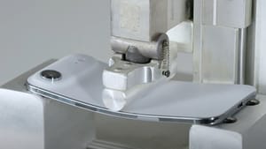 iPhone 17 Pro и iPhone Air выдерживают сгибание, но разбиваются при падении