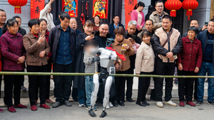 Началось: робот-гуманоид ударил ребёнка во время шоу в Китае