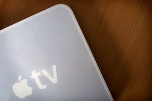 Этот день в истории Apple: компания выпускает телевизионную приставку iTV
