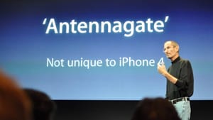 Этот день в истории Apple: владельцы iPhone 4 получают выплаты за «Antennagate»