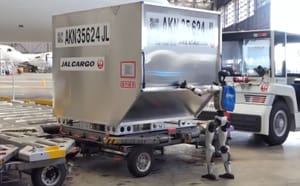 Человекоподобные роботы заменят грузчиков в аэропортах Японии