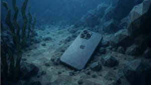 Уронила iPhone 16 Pro в море: смартфон выжил и снял своё спасение