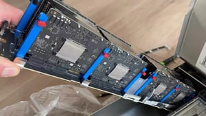 В сети показали устройство ИИ-сервера Apple