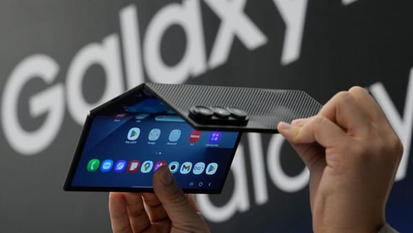 Гонка кошельков: Samsung обошла Apple и выпускает смартфон за $2900