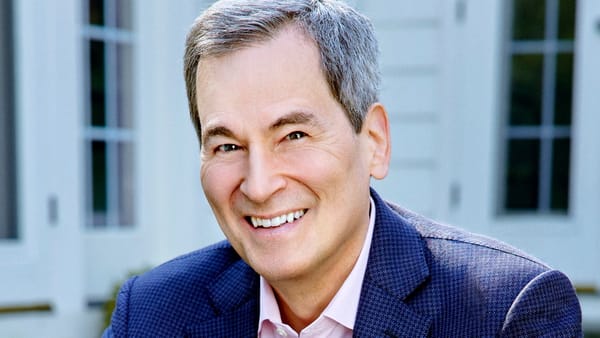 Почему Тим Кук отказался говорить о прошлом: Дэвид Поуг выпустил книгу к 50-летию Apple