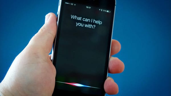 Этот день в истории Apple: представлен голосовой ассистент Siri для iPhone 4s