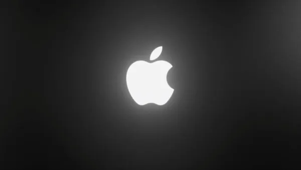 В MacBook Pro вернули светящийся логотип Apple